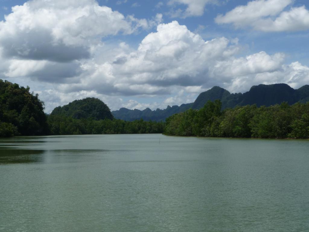 Klong Muang Inn Ban Ko Kwang Bagian luar foto